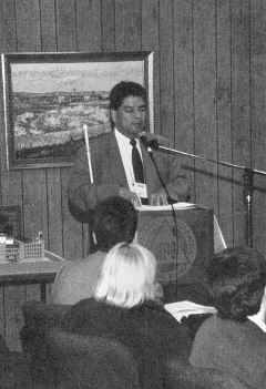 Curtis Chong speaking to an audience.(20416 bytes)