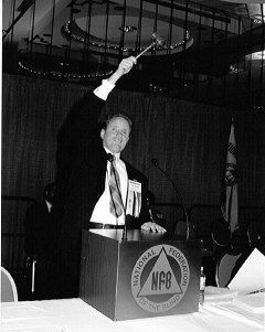 President Maurer prepares to open the first general session of the 2000 Convention.