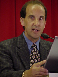 David Greco addresses the 2002 convention of the National Federation of the Blind.