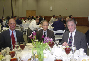 Jim Gashel, Ray Kurzweil, and Marc Maurer enjoy dinner together before Mr. Kurzweil's banquet remarks.