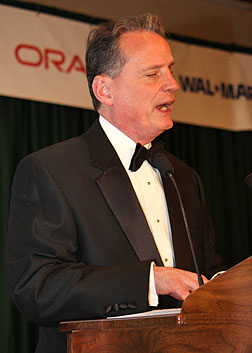 Marc Maurer delivers the 2009 banquet address.