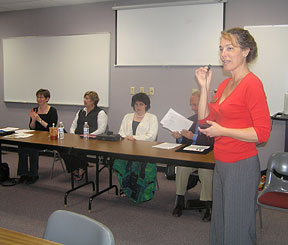 Denise Robinson addresses a convention workshop.